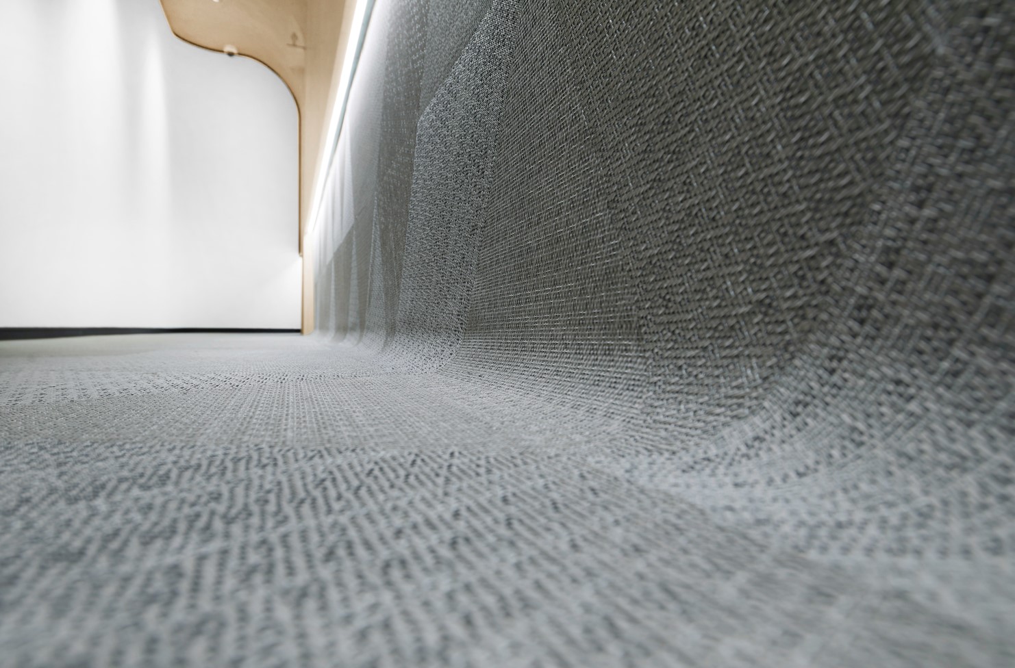 Bolon編織地板接縫以及與牆邊、踢腳線的處理